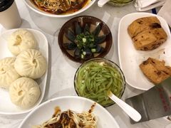 -李与白包子铺(桐梓林店)