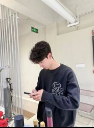 -宫铭烫发染发接发店