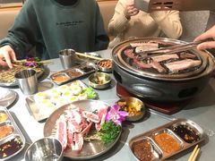 -围炉肉舍•炭烤活鳗•丹东海鲜烤肉(步行街店)