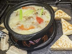 -有一锅·野生菌黑山羊腊排骨火锅(古城北门店)