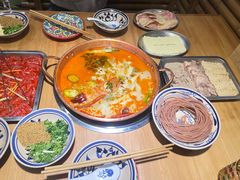 -洱火云南酸菜牛肉火锅(石景山当代商城店)