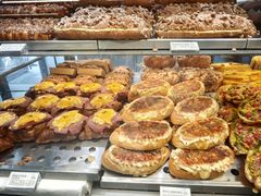 -好利来(上海虹桥新天地Lab主题店)