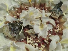 菊花浸鲫鱼-龙桥私厨·姜花菊花过桥鱼·顺德菜(容桂店)