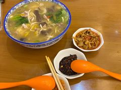 -邱芳粉店(迎宾大道旗舰店)