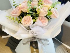 -何兮花店·气球派对鲜花店(马桥银春路万科城店)