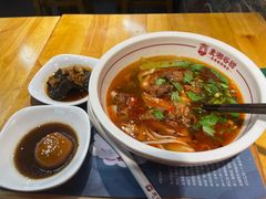 -呷佬·长沙手工米粉(金沙江路店)