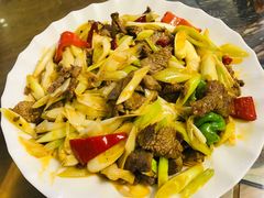 葱爆牛肉-炕锅羊肉土火锅面片大王
