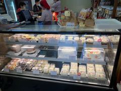 面包甜点陈列柜-红宝石·鲜奶小方·海派西点房(金杨店)