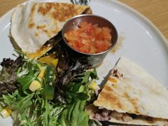 牛肉馅饼配迷你沙拉-HELLO 27 意面·沙拉·帕尼尼