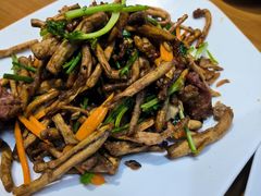 茶树菇牛柳-晚归月亮湾私家菜(临邑路店)
