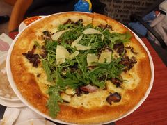 蘑菇pizza-WOLFGANG PUCK KITCHEN & BAR(迪士尼小镇店)