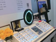 -天空之镜眼镜店蔡司依视路配镜授权零售店(望京颐堤港店)