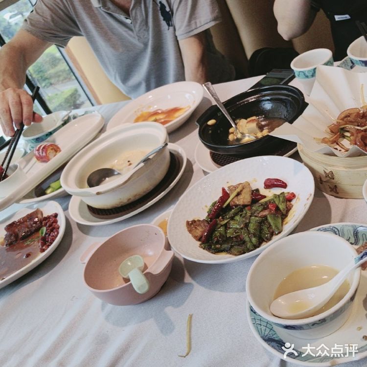 一家五口人一起吃的，点了一份双人餐，又单点了几份餐