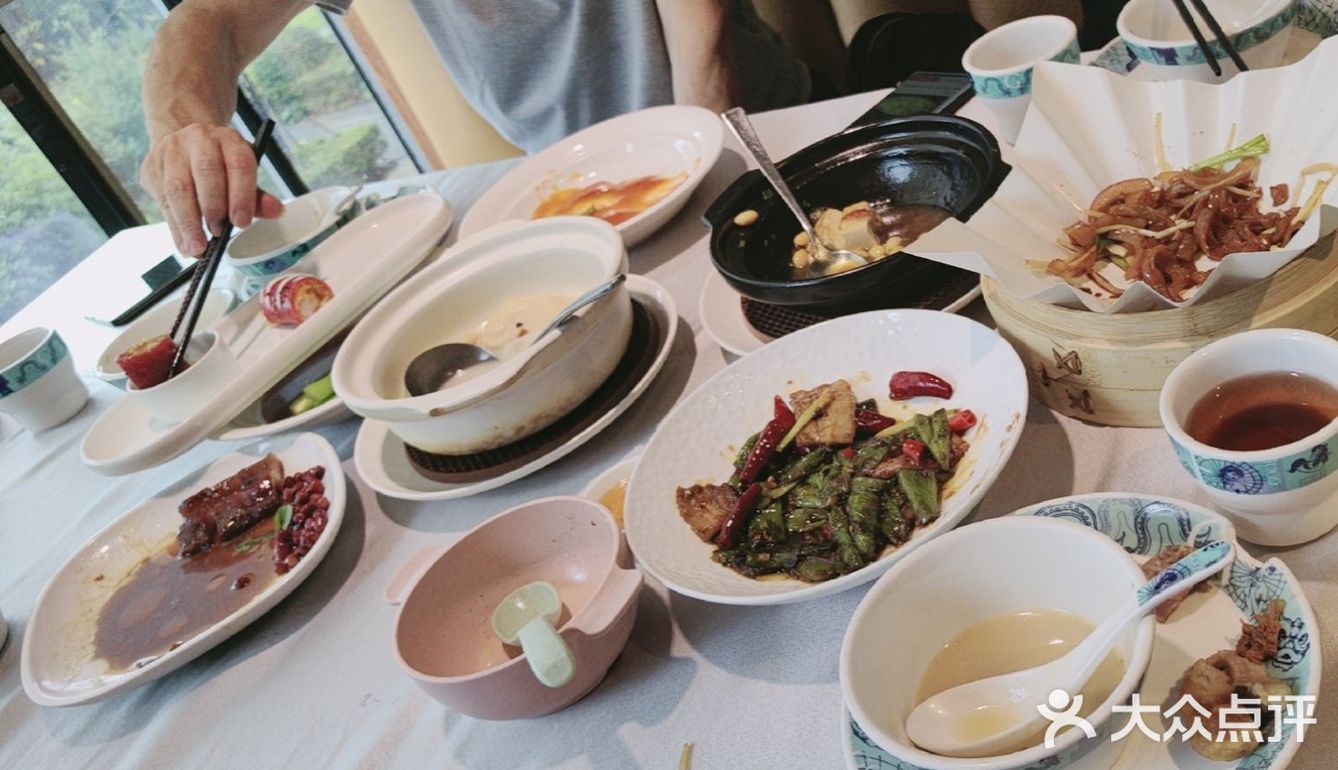 一家五口人一起吃的，点了一份双人餐，又单点了几份餐