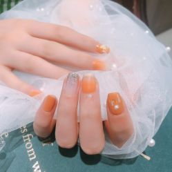 -纤指百魅美甲美睫