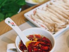现炸辣椒油-东门口涮肉·砂锅·烤串(老门东店)