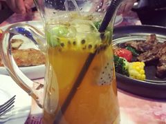 -樱花里音乐餐吧·牛扒椰子鸡(东圃店)