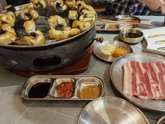 -围炉肉舍丹东海鲜烤肉·烤活鳗(步行街店)