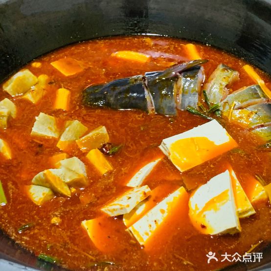 东北铁锅炖鱼村(锦绣·绿地店)