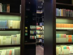 -钟书阁(松江泰晤士小镇店)