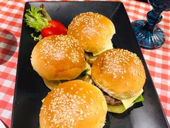 美式烧烤牛肉迷你汉堡-鲨鱼美式餐厅酒吧Sharky