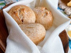 餐前面包配黄油-弗兰克牛排西餐厅Ribone steak house(柠檬花园店)