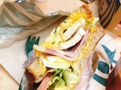 培根鸡肉俱乐部大嘴三明治-星巴克(武汉招商公园1872店)