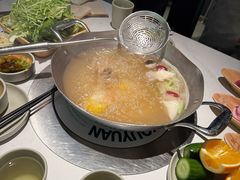 招牌牛骨清汤底-左庭右院鲜牛肉火锅(金山万达店)