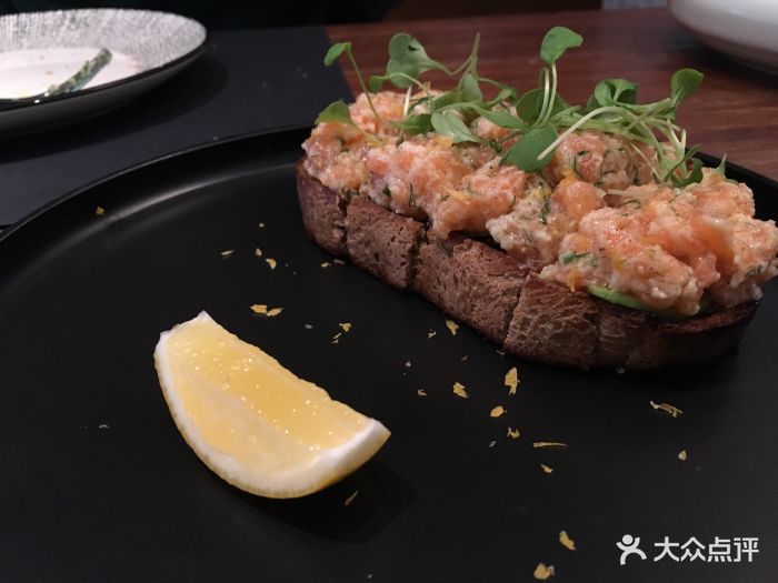 carbon北山十号法国餐厅(北山店)牛油果三文鱼塔塔图片 - 第1张