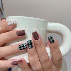 -花岐款式专研健康美甲沙龙