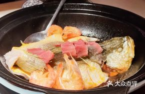 Braised Yellow Croaker with Ham in Clay Pot