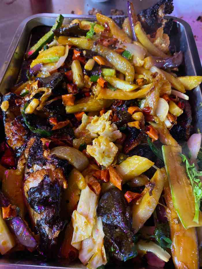 贵阳留一手烤鱼-"安顺小吃街门口的一家烤鱼,占了地利优势,.