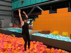 -极限PLAY运动娱乐新世界·团建派对潮玩休闲馆·室内蹦极高空游乐园