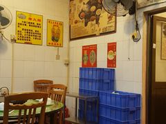 大堂-华哥新鲜猪精品美食