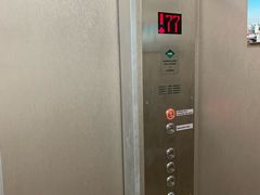 -彩虹云霄酒店75层国际自助餐