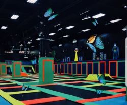 -蹦贝运动中心·蹦床·攀岩·闯关(龙岗店)