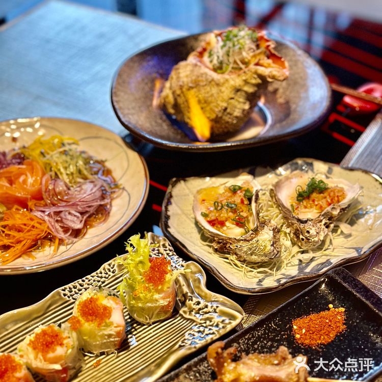 一家餐厅满足你烧鸟日料蹦迪酒吧一条龙