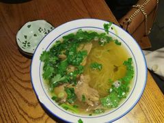 牛肉粉丝汤-鑫震源·苏式大虾生煎(山塘街店)