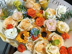 -何兮花店·气球派对鲜花店(马桥银春路万科城店)