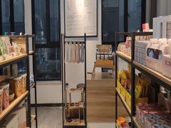 -趣玩宠物乐园寄养训犬训狗游泳池
