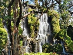 -Chom Cafe and Restaurant