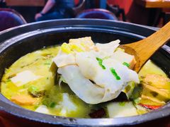 石锅酸菜鱼-周鱼小馆石锅酸菜鱼(活力汇店)