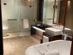 -三亚湾海居铂尔曼度假酒店