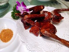 脆皮乳鸽-大城小院饭店(博隆广场虹桥店)