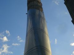 仰望在建的上海中心-陆家嘴空中步行连廊