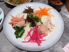七彩凉米线-福照楼汽锅鸡·云南菜(火车站锦江店)