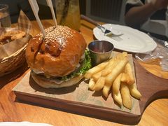 -三勾JJJ Burger&Coffee(梅溪湖店)