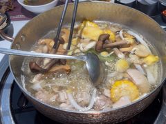 -洪氏嗨捞·广东猪肚鸡·椰子鸡火锅(西咸万象城店)
