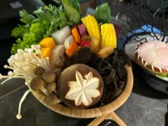 -湊湊火锅·茶憩(杭州湖滨银泰in77店)