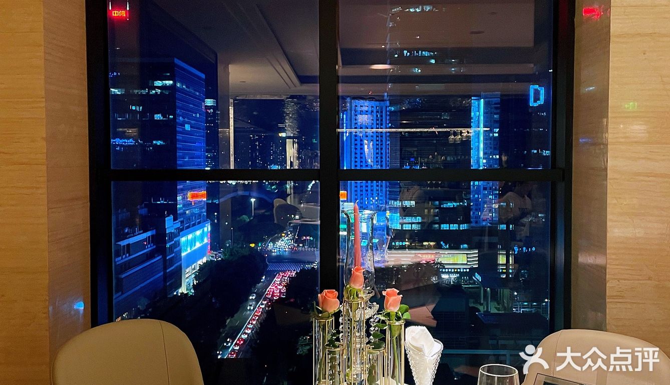 纪念日首选餐厅，在奥膳房空中观景餐厅里享受米其林美味
